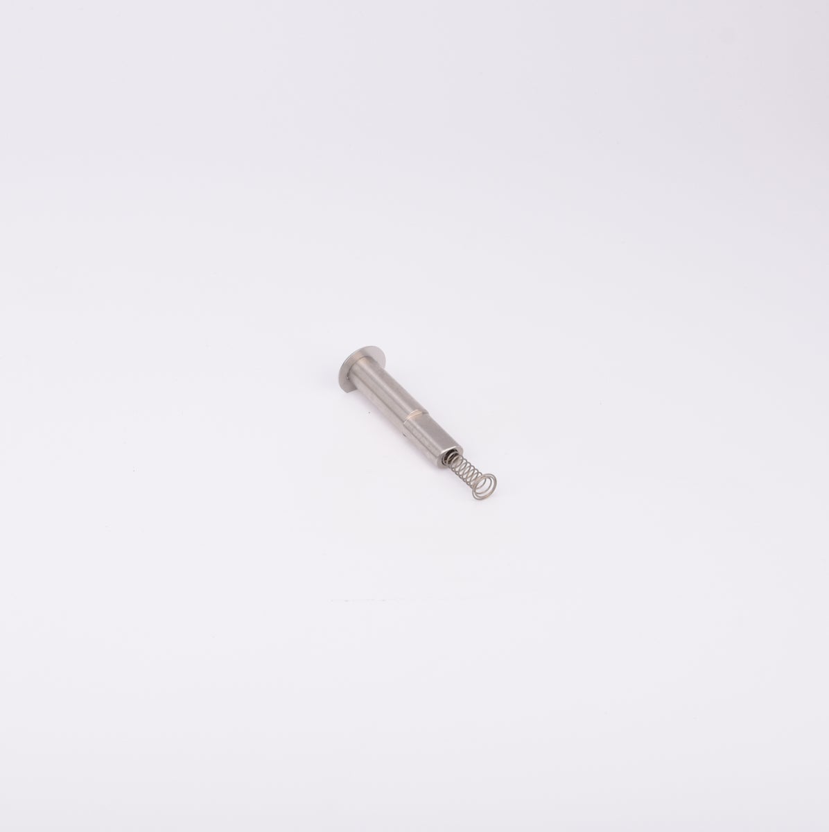 En metallisk cylinderformad komponent med en fjäder som sticker ut från ena änden.