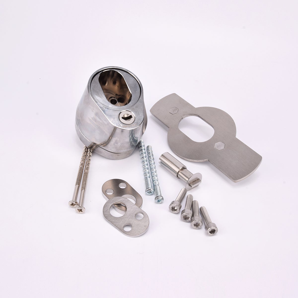 Uppsättning metallkomponenter inklusive blank duo city del, långa skruvar, runda plattor med hål samt mindre skruvar och bultar.