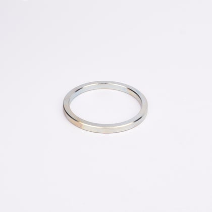 Rund metallisk trimring.