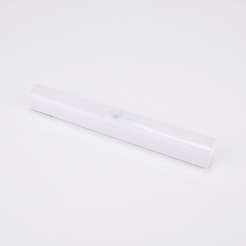 Vit LED-lampa med rörelsesensor.