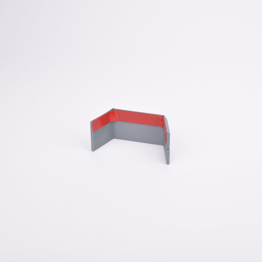 Väderskydd med grå sidor.