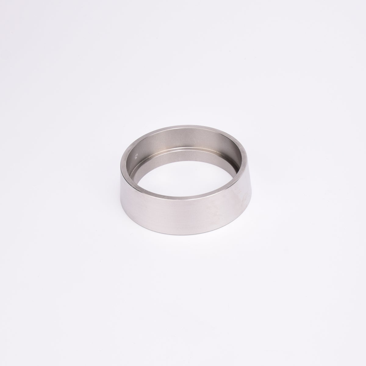 Rund metallisk ring.