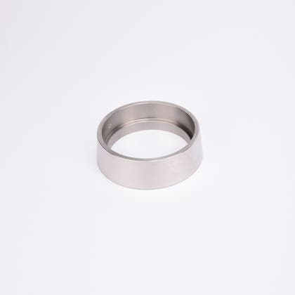 Rund metallisk ring.
