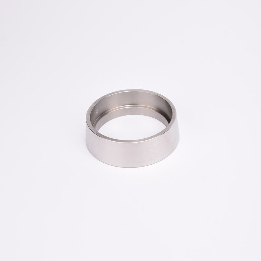 Rund metallisk ring.