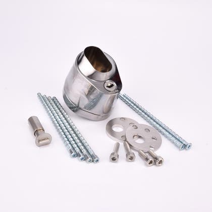 Uppsättning metallkomponenter inklusive blank duo city del, långa skruvar, runda plattor med hål samt mindre skruvar och bultar.