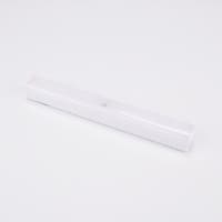 Vit LED-lampa med rörelsesensor.