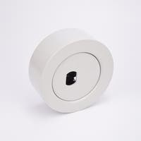 Vit rund nyckelförvaring med en öppning i mitten.