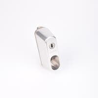 Rektangulärt silverfärgat låshus med ovalt urtag samt ett nyckelhål i övre delen.