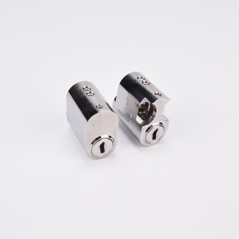 Två ovala cylinderlås i metall med nyckelhål.