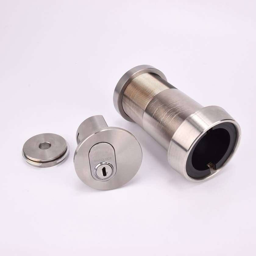 Nyckelfacksrör med en cylindrisk låsmekanism med nyckelhål.