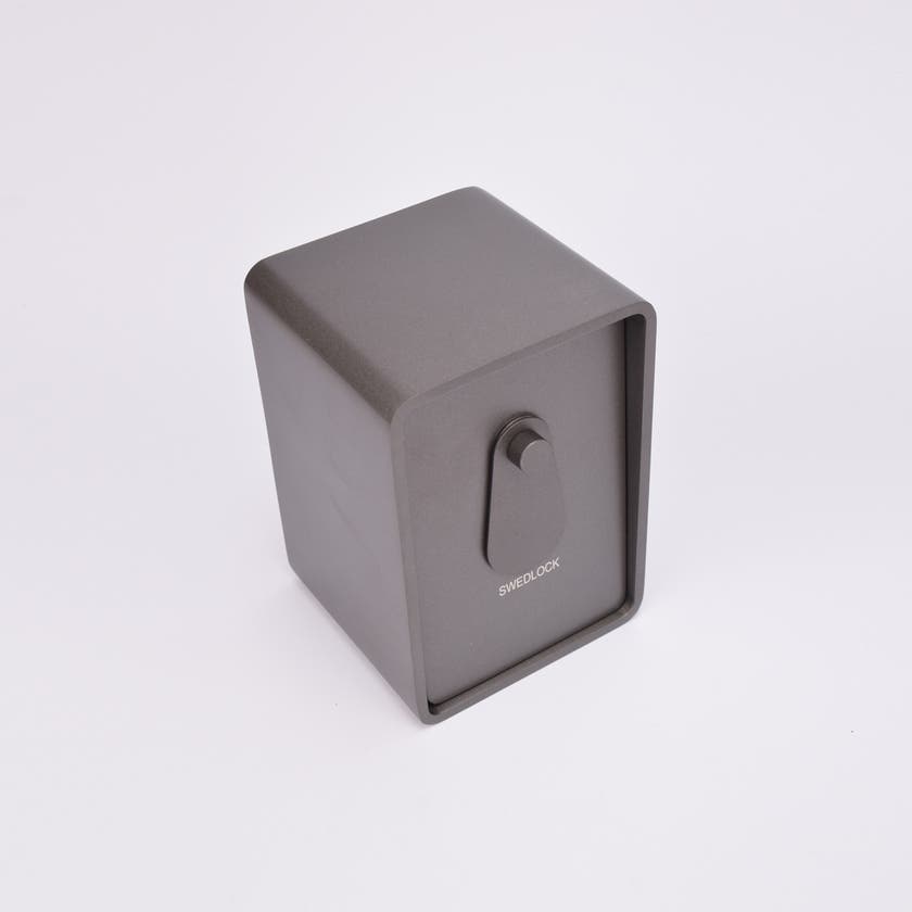 Grått fasadnyckelskåp i metall med rundade hörn och vridbar skyddskåpa.