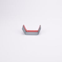 Väderskydd med grå sidor.