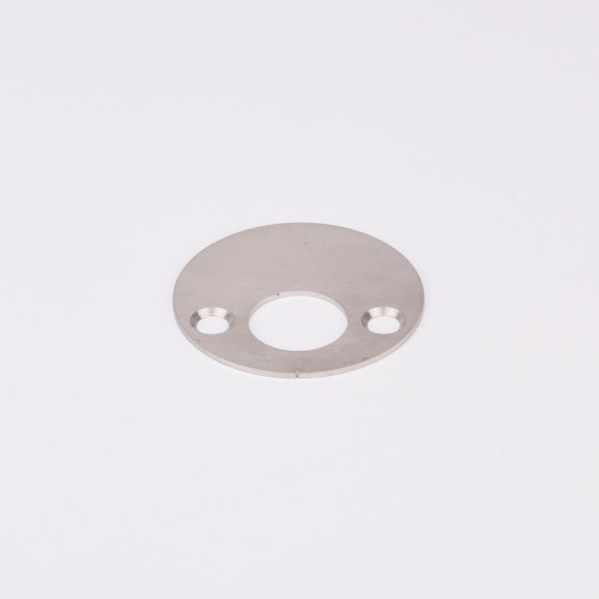 Rund täckbricka i metall med tre hål.