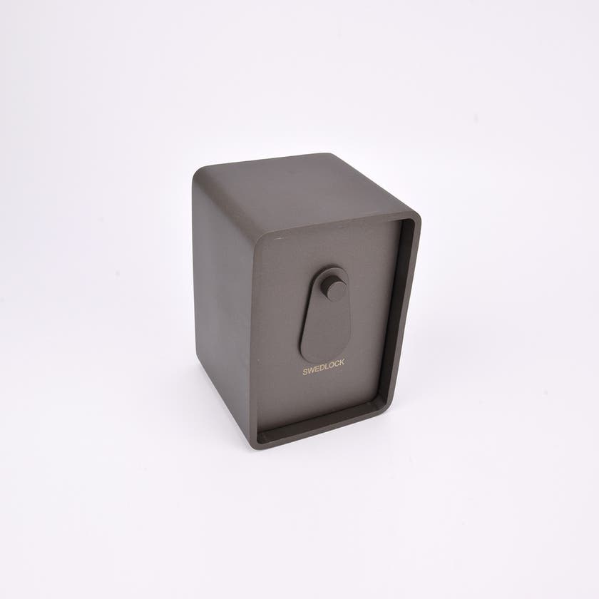 Grått fasadnyckelskåp i metall med rundade hörn och vridbar skyddskåpa.