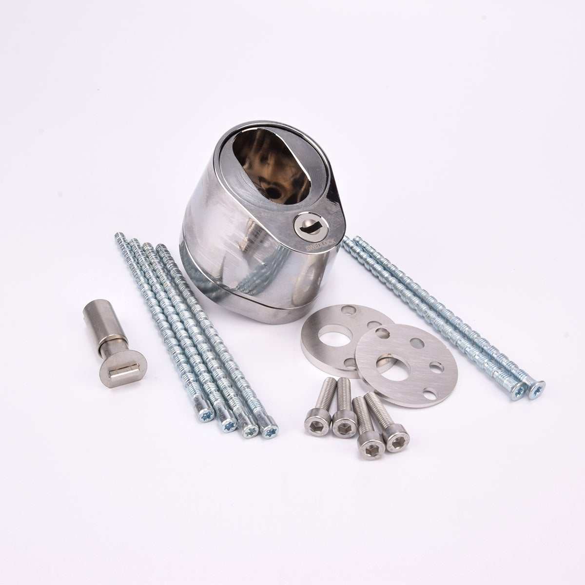 Uppsättning metallkomponenter inklusive blank duo city del, långa skruvar, runda plattor med hål samt mindre skruvar och bultar.