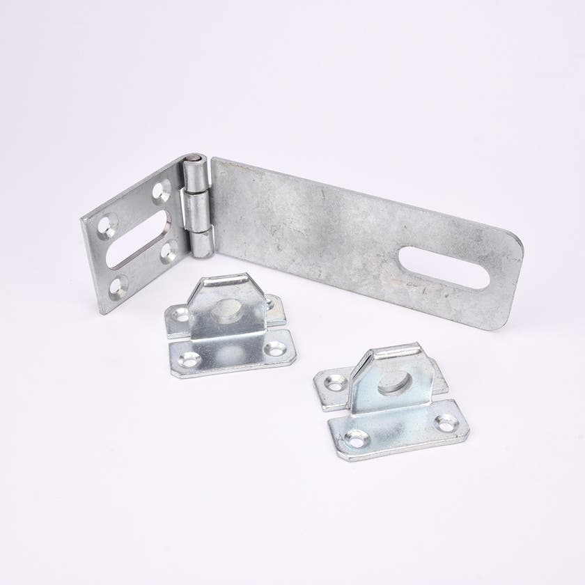 Metallgångjärn med två monteringsfästen, rektangulär platta med avlångt hål och flera skruvhål.