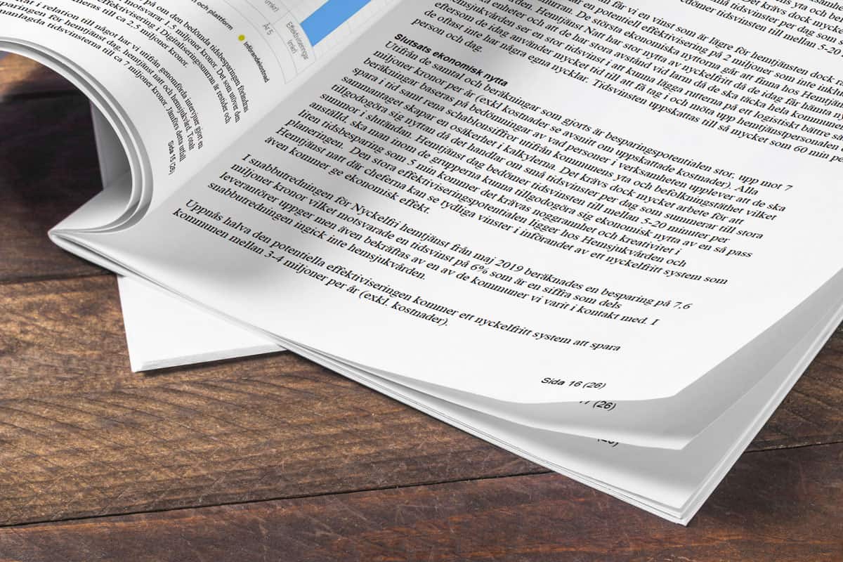 En bunt med papper med en massa bokstäver