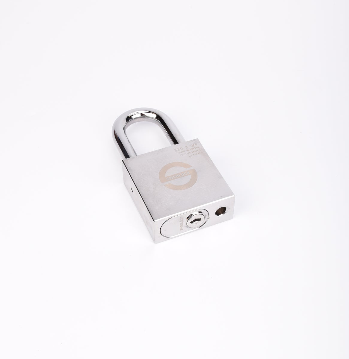 Silverfärgat hänglås med rektangulär kropp och rund bygel.