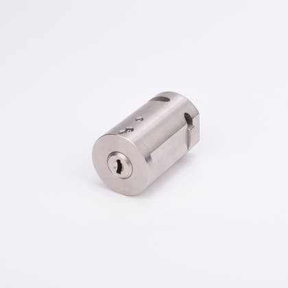 Nyckelinsats i metall med cylindrisk form innehållande en digital cylinder.