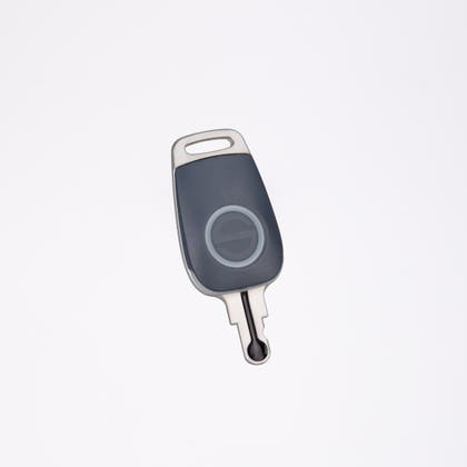 Nyckel N3 standard med blått och silverfärgat hölje.