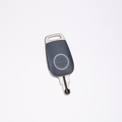 Nyckel N3 standard med blått och silverfärgat hölje.