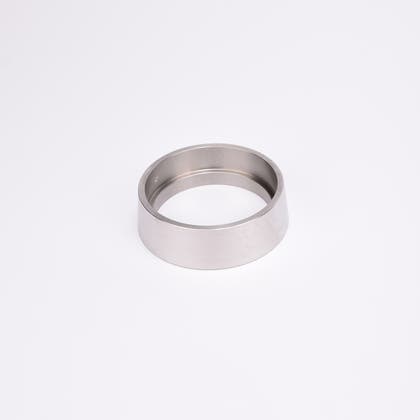 Rund metallisk ring.