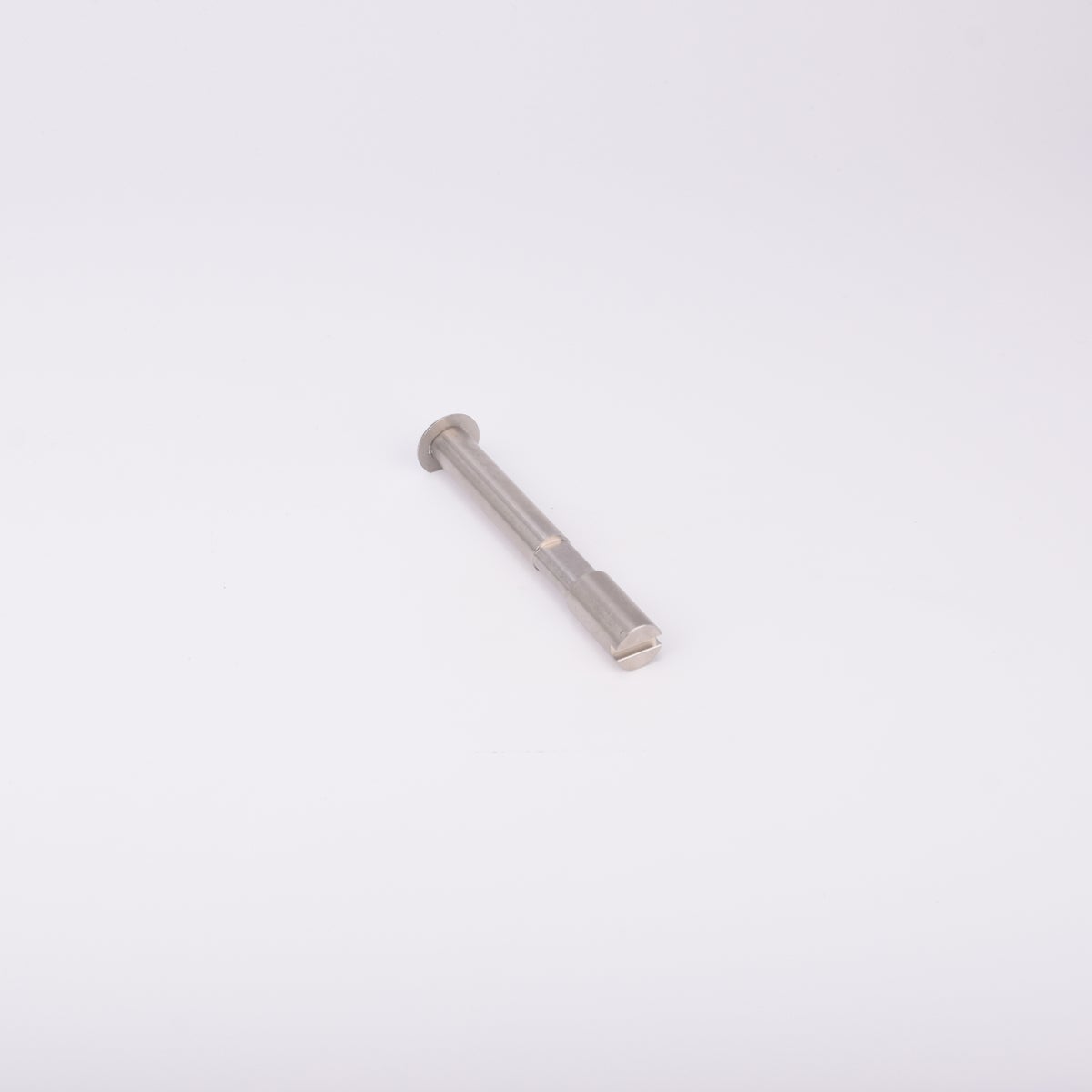 Cylinderformad adapter i metall.