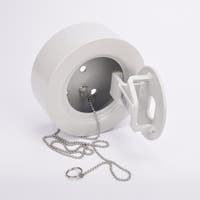 Vit rund nyckelförvaring med öppen lucka och en silvrig kedja med nyckelring hängandes ut ur förvaringen.