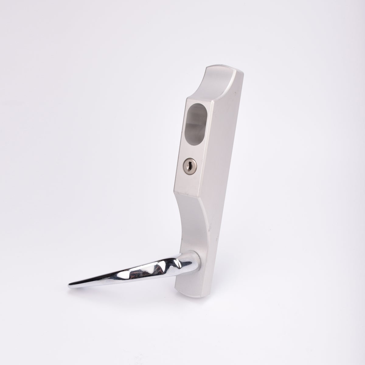 Silverfärgat ovalt Duolås med nyckelhål, med ett blankt handtag.