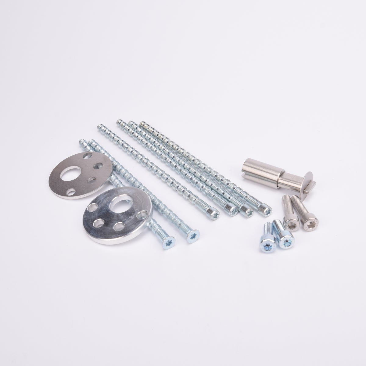 Monteringssats med skruvar och brickor.