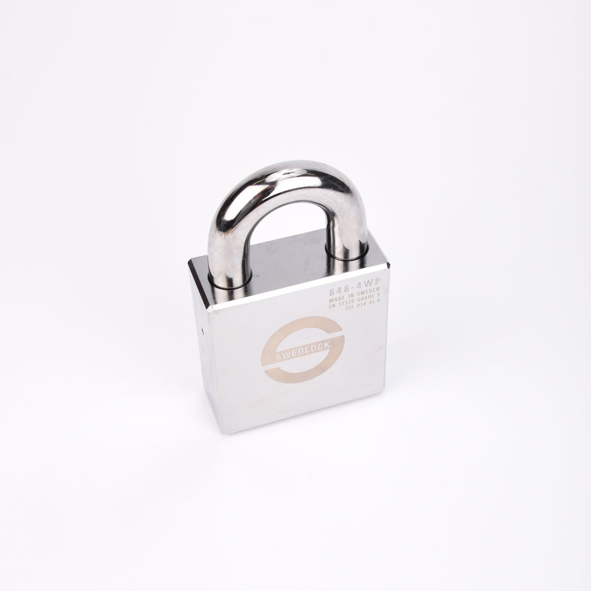 Silverfärgat Svedlock‑hänglås i metall med rund, robust bygel och graverad märkning på framsidan.