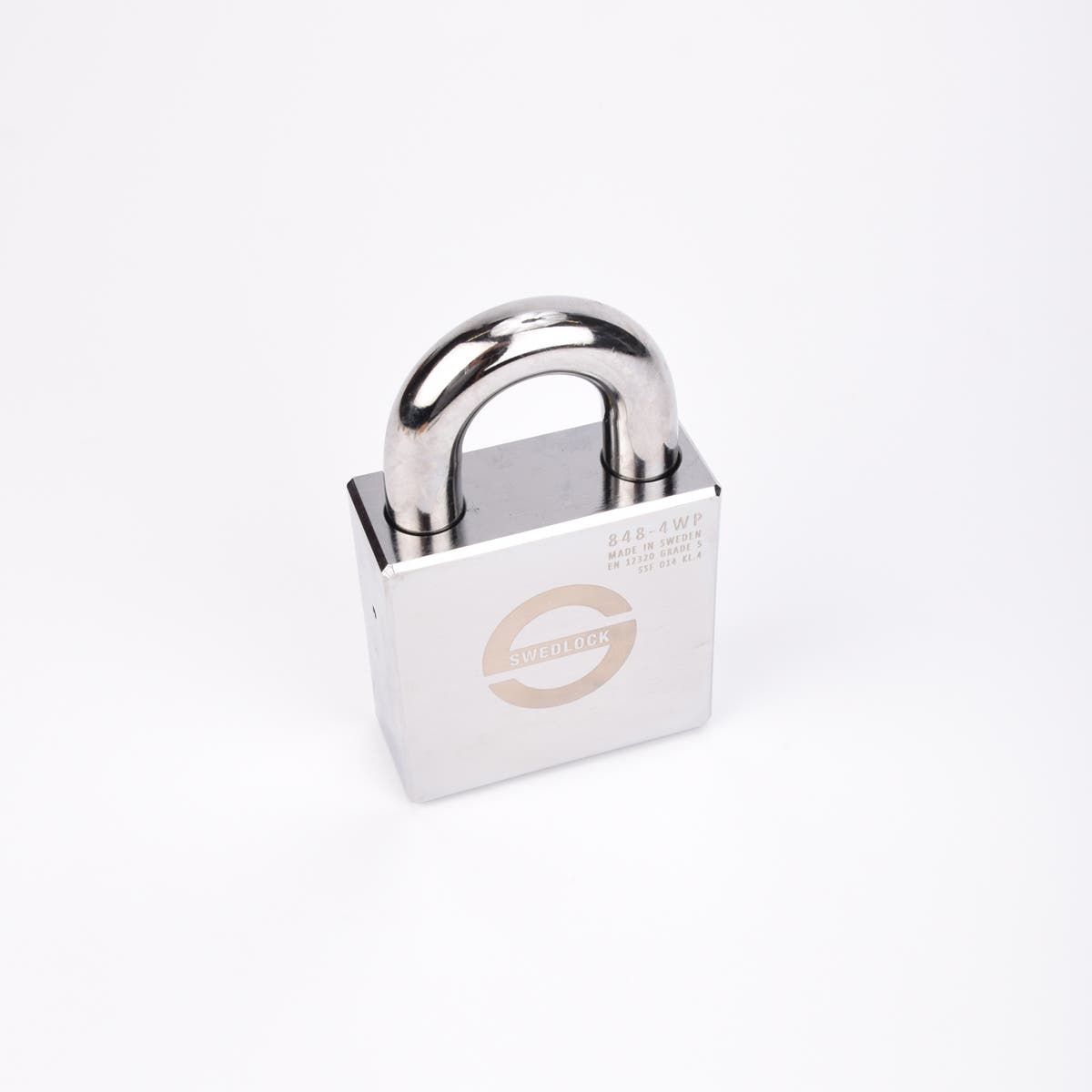 Silverfärgat Svedlock‑hänglås i metall med rund, robust bygel och graverad märkning på framsidan.