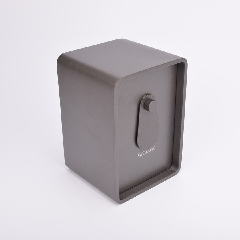 Grått fasadnyckelskåp i metall med rundade hörn och vridbar skyddskåpa.