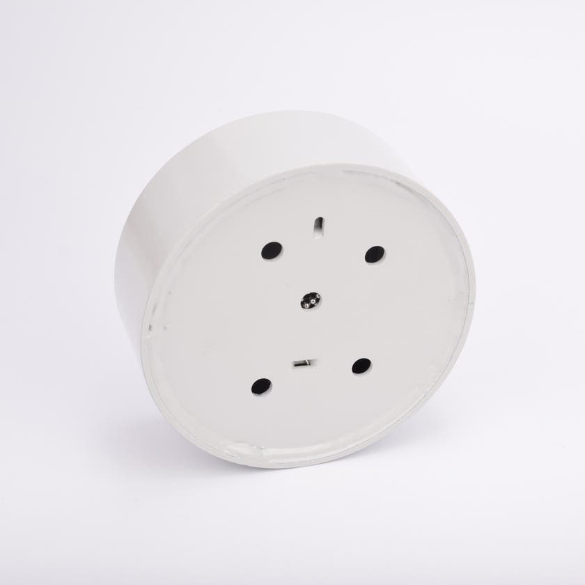 Vit rund nyckelförvaring med 5 runda hål.