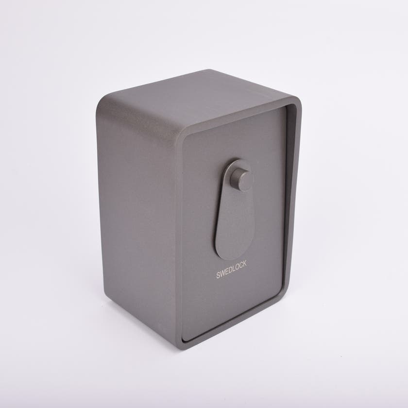 Grått fasadnyckelskåp i metall med rundade hörn och vridbar skyddskåpa.