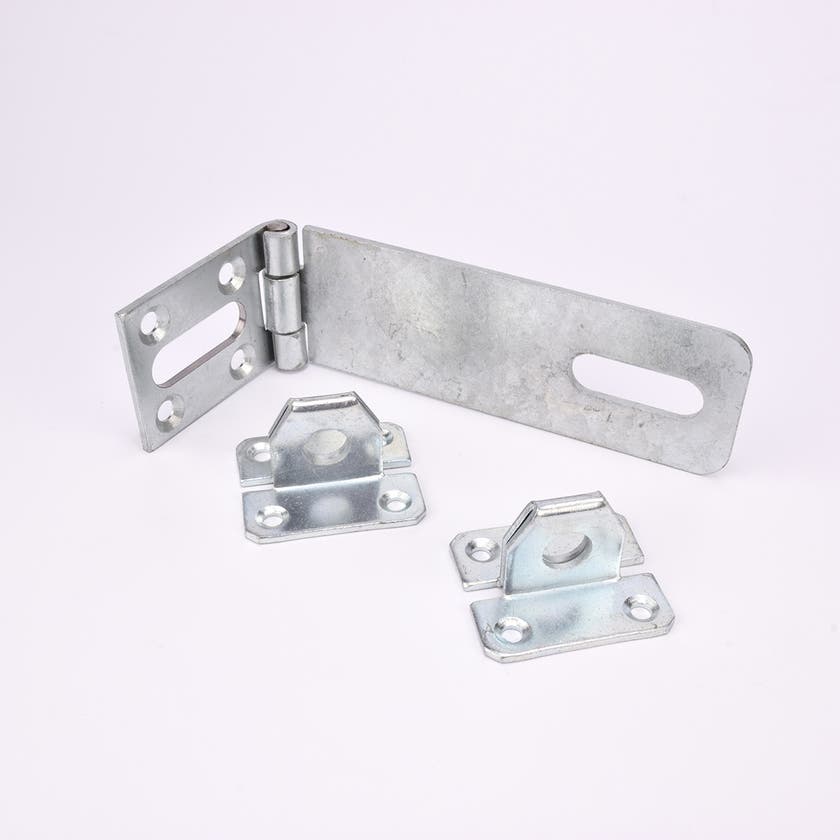 Metallgångjärn med två monteringsfästen, rektangulär platta med avlångt hål och flera skruvhål.