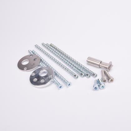 Monteringssats med skruvar och brickor.