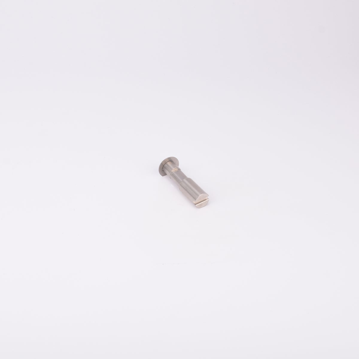 Cylinderformad adapter i metall.