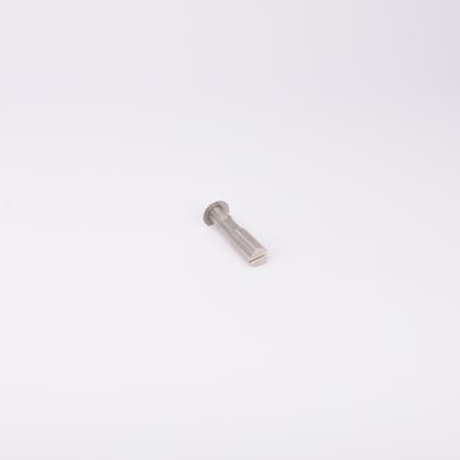 Cylinderformad adapter i metall.