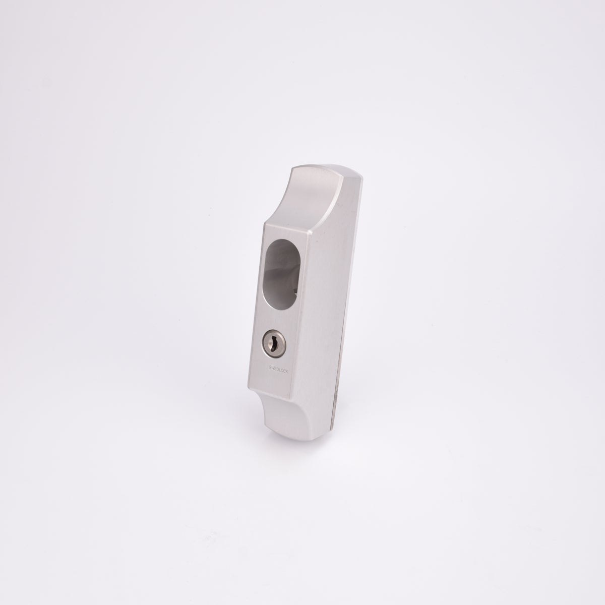 Silverfärgat ovalt duolås med nyckelhål.