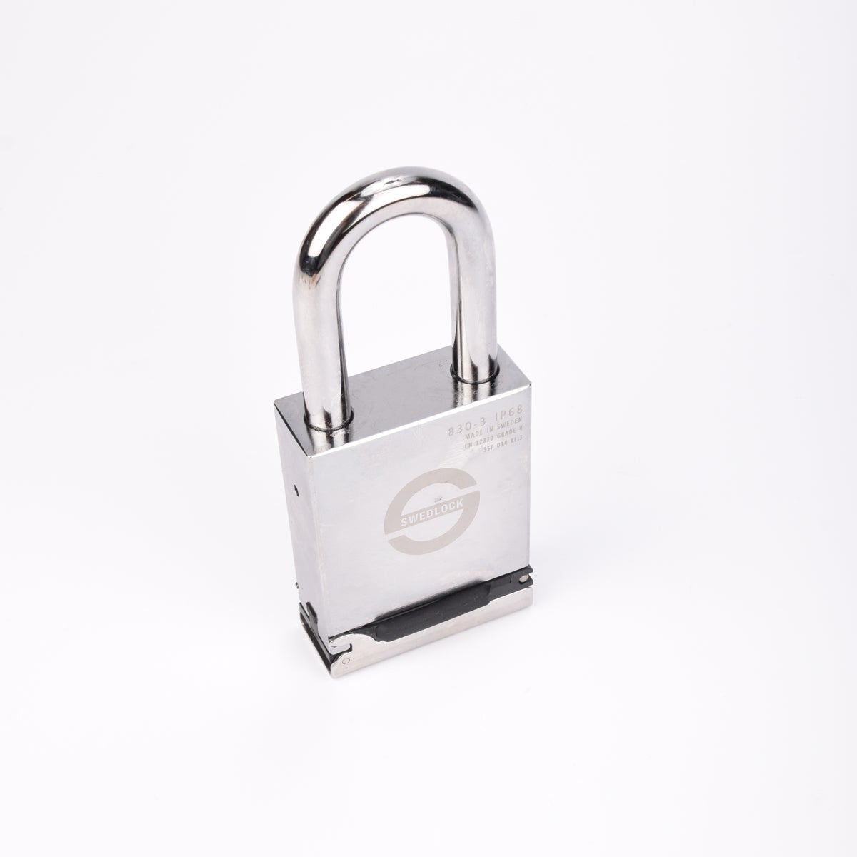 Silverfärgat hänglås med rektangulär kropp och rund bygel.