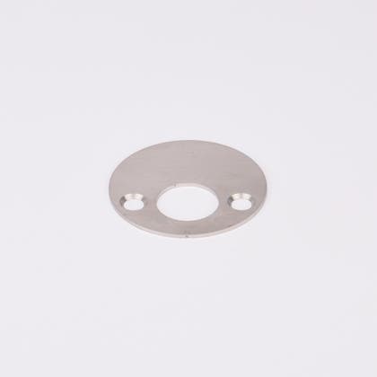 Rund täckbricka i metall med tre hål.