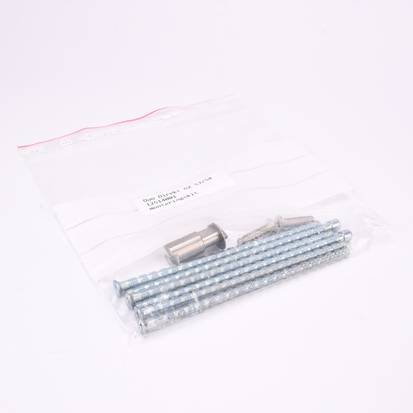 Monteringssats bestående av brickor och skruvar som ligger i en plastpåse.