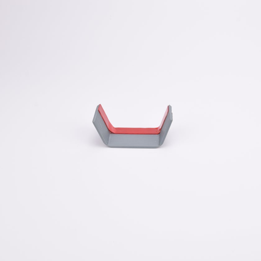 Väderskydd med grå sidor.