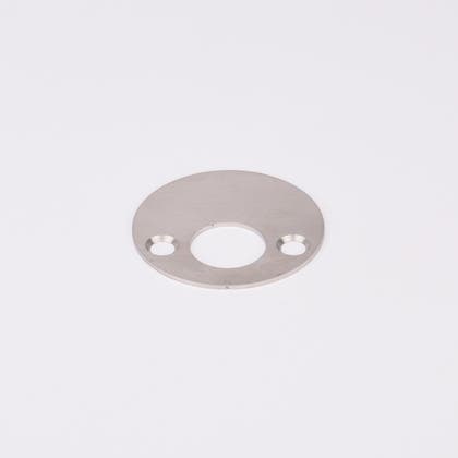 Rund täckbricka i metall med tre hål.