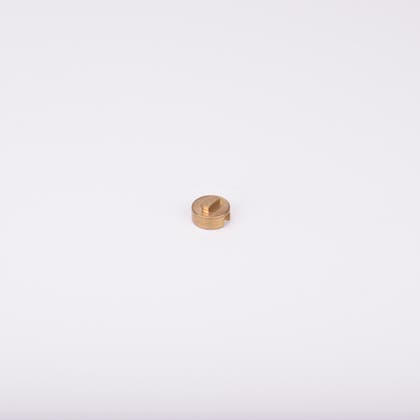 Liten rund adapter i metall med upphöjd rektangulär sektion på ovansidan.